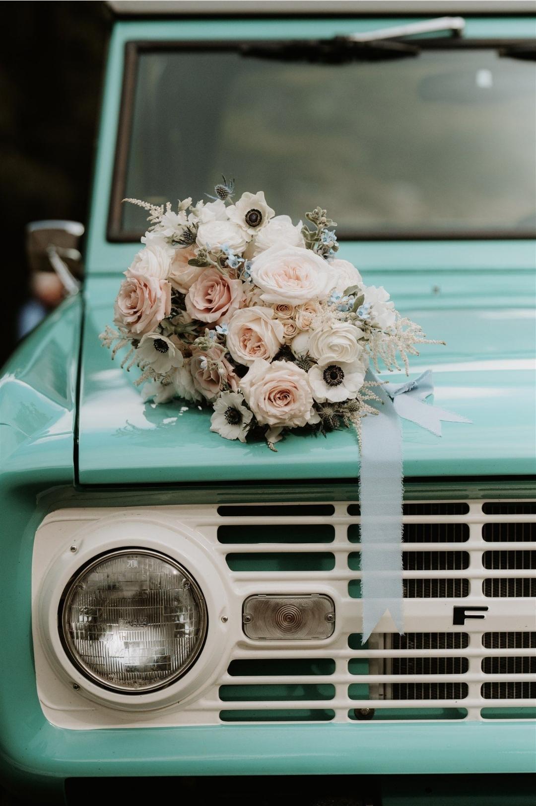 wedding flowers vintage car